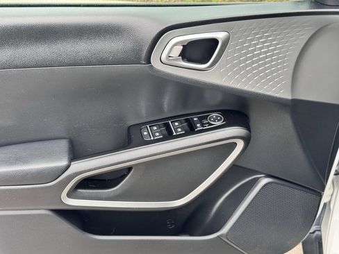 Used 2023 Kia Soul LX w/ Option Group 015 image 18