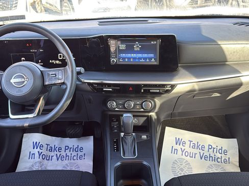 Certified 2025 Nissan Kicks S image 5