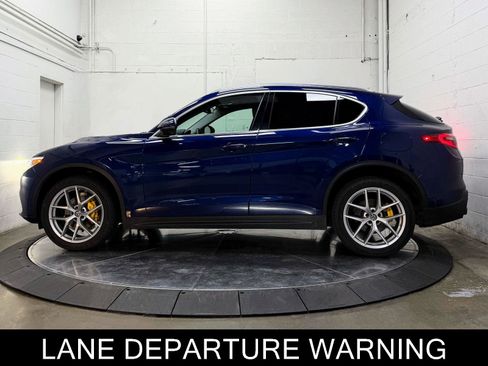 Used 2018 Alfa Romeo Stelvio Ti image 5