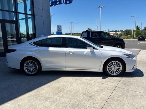Used 2019 Lexus ES 350 w/ Premium Package FWD image 4
