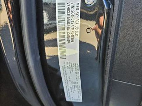 Used 2021 Chrysler Pacifica Limited w/ Uconnect Theater Family Group image 26