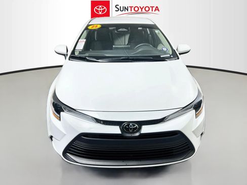 Used 2025 Toyota Corolla LE FWD image 10