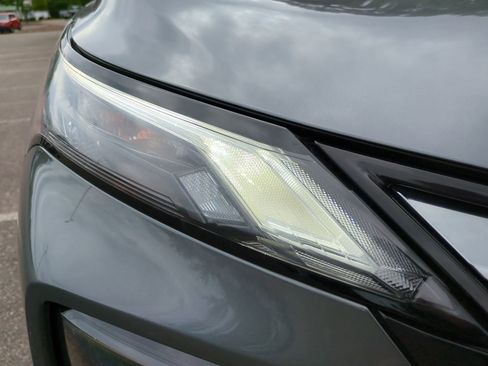 Used 2025 Nissan Rogue SV FWD image 10