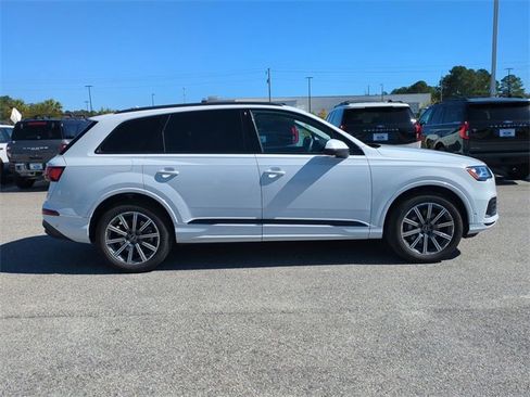 Used 2023 Audi Q7 Premium Plus image 3