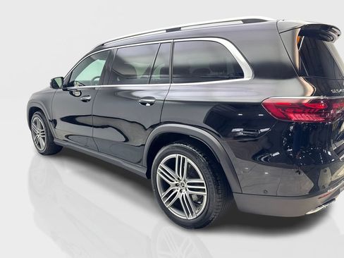 Used 2025 Mercedes-Benz GLS 450 4MATIC image 14