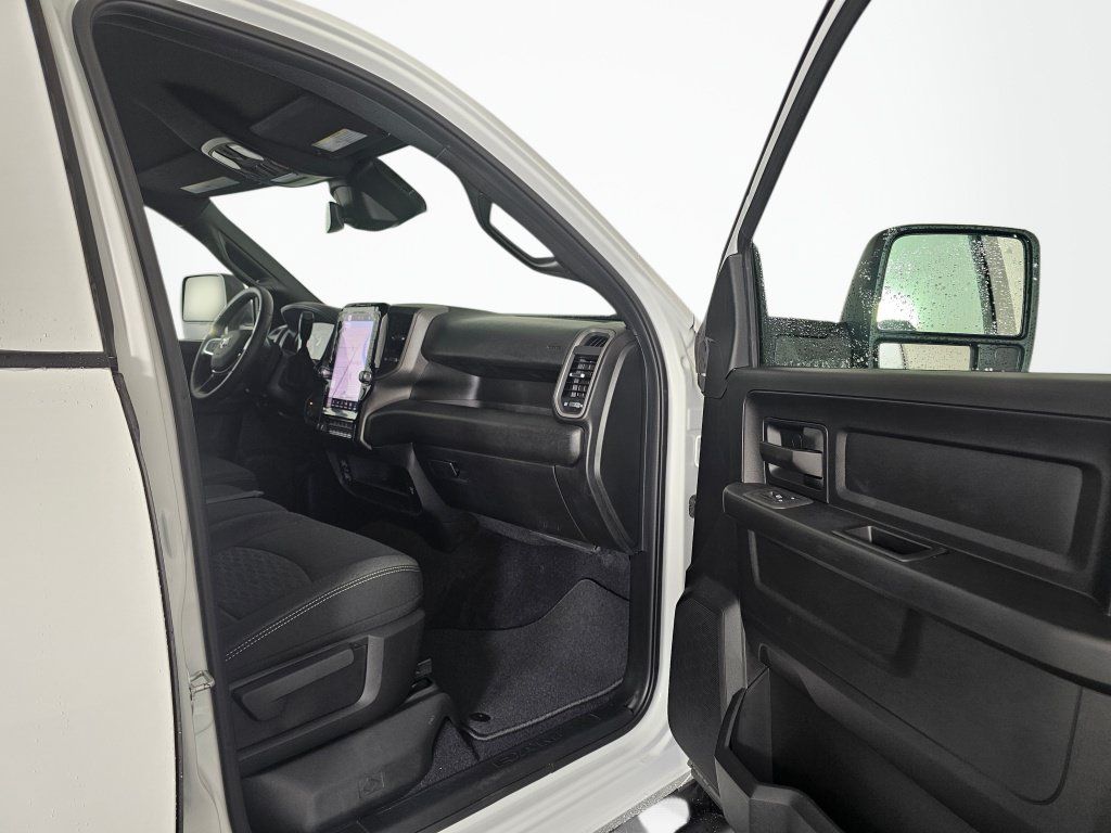 New 2026 RAM 3500 Tradesman AWD/4WD image 38