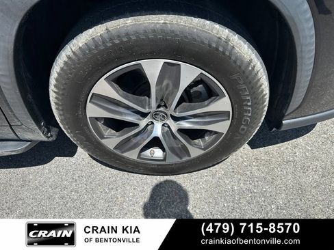 Used 2021 Toyota Highlander XLE FWD image 9