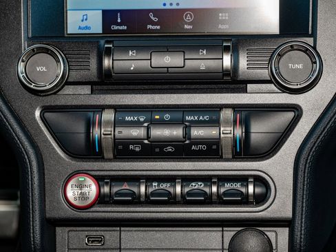 Used 2022 Ford Mustang Shelby GT500 w/ Technology Package image 20