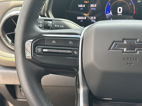 Used 2024 Chevrolet Colorado ZR2 w/ Technology Package AWD/4WD image 18