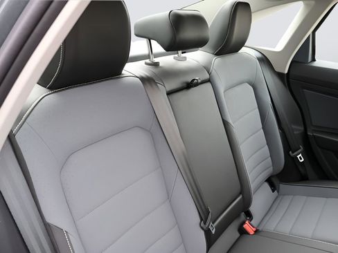 Used 2025 Volkswagen Jetta SE image 16