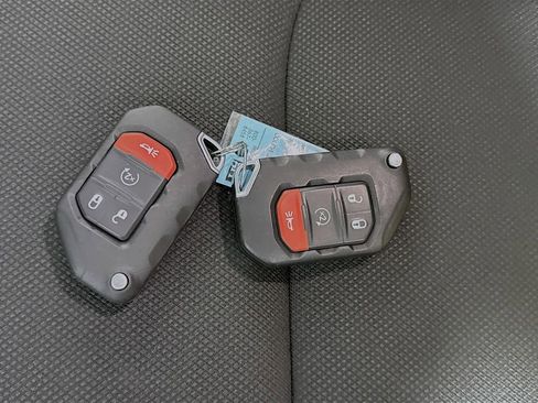 Used 2022 Jeep Gladiator Willys image 32