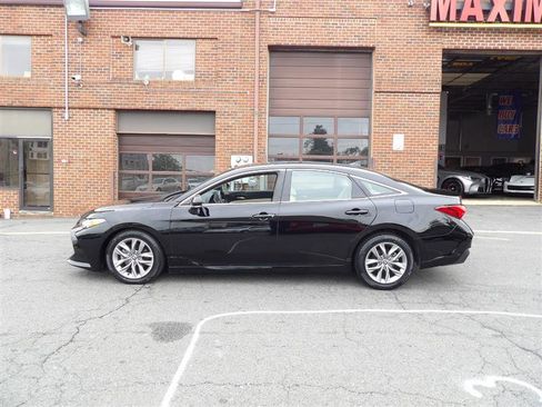 Used 2022 Toyota Avalon XLE image 4