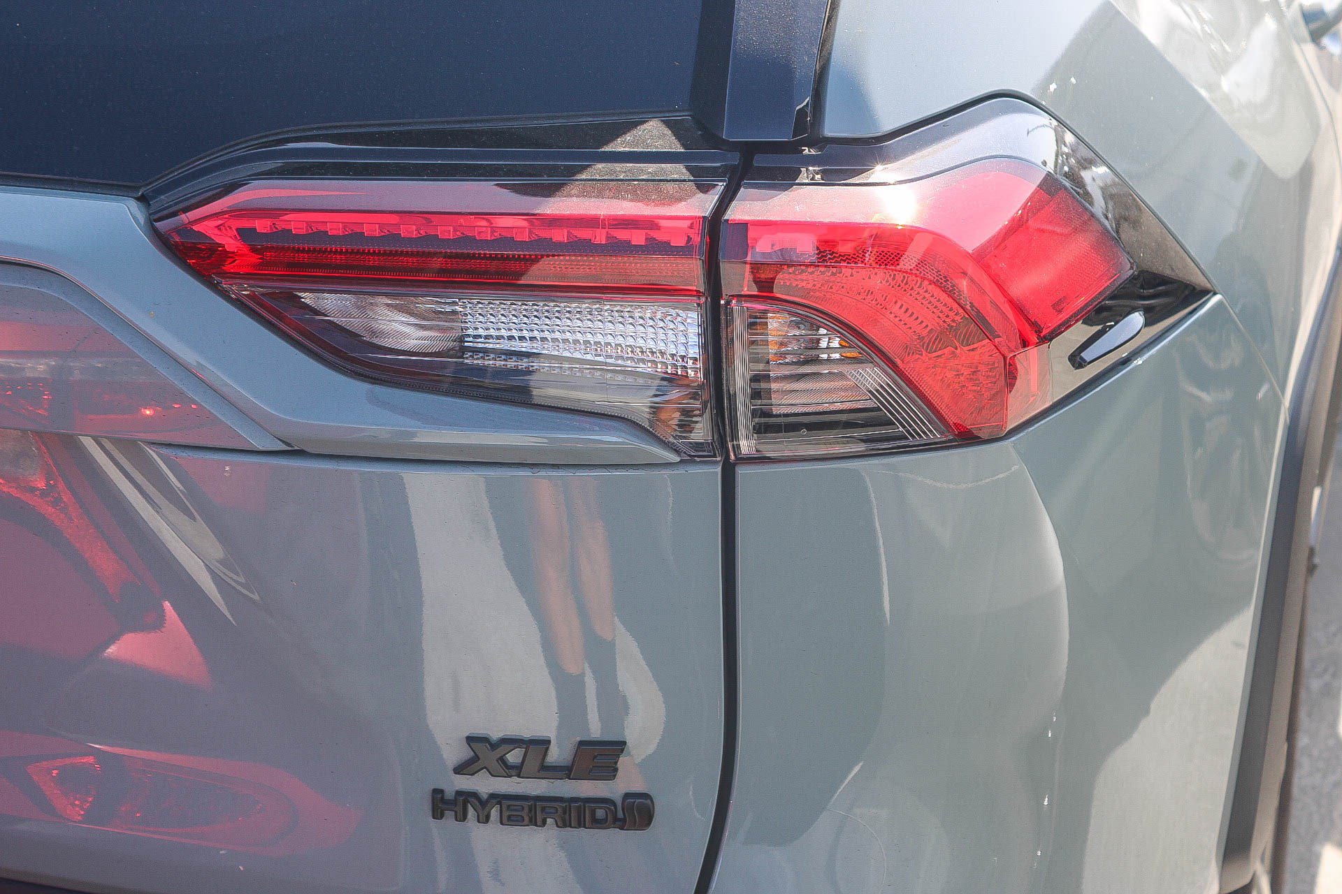 Used 2022 Toyota RAV4 XLE Premium AWD/4WD image 15