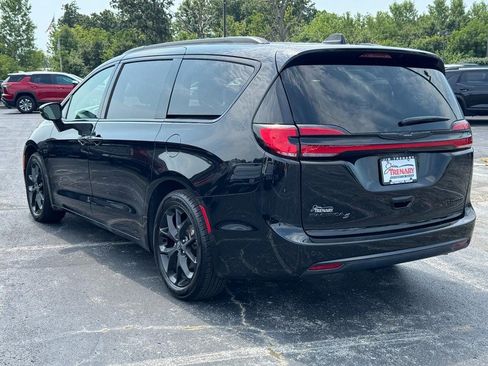 Used 2025 Chrysler Pacifica Limited FWD image 6
