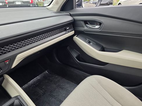 Used 2025 Honda Accord SE image 36