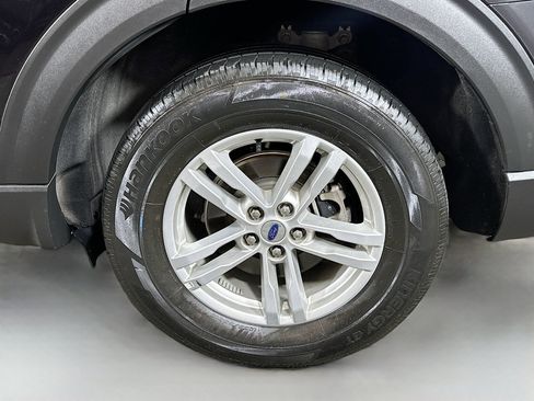 Used 2023 Ford Explorer XLT AWD/4WD image 29