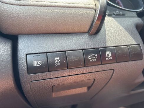 Used 2019 Toyota Camry SE FWD image 16