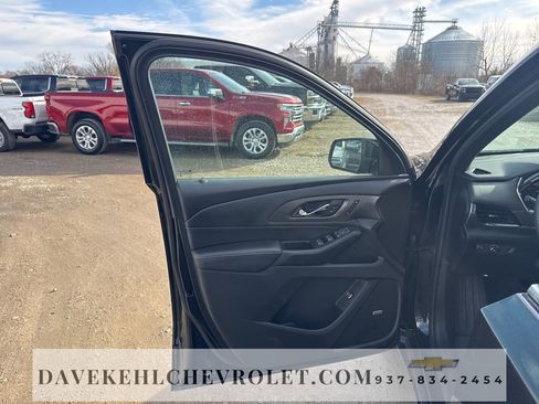 Used 2023 Chevrolet Traverse Premier image 57
