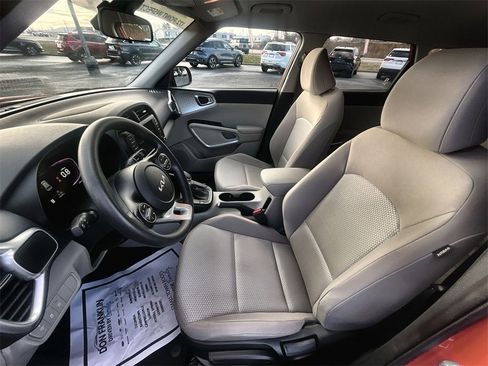 Used 2024 Kia Soul LX image 17