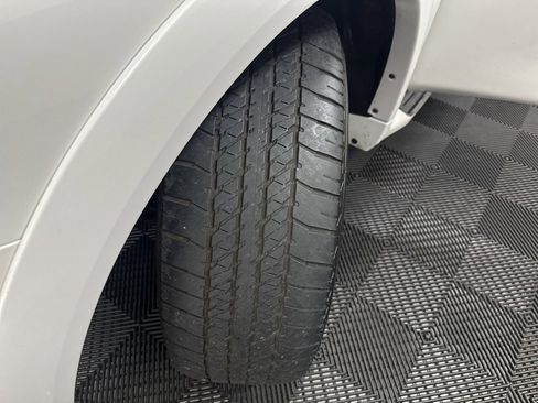 Used 2022 Nissan Armada SL w/ Captain's Chairs Package image 41