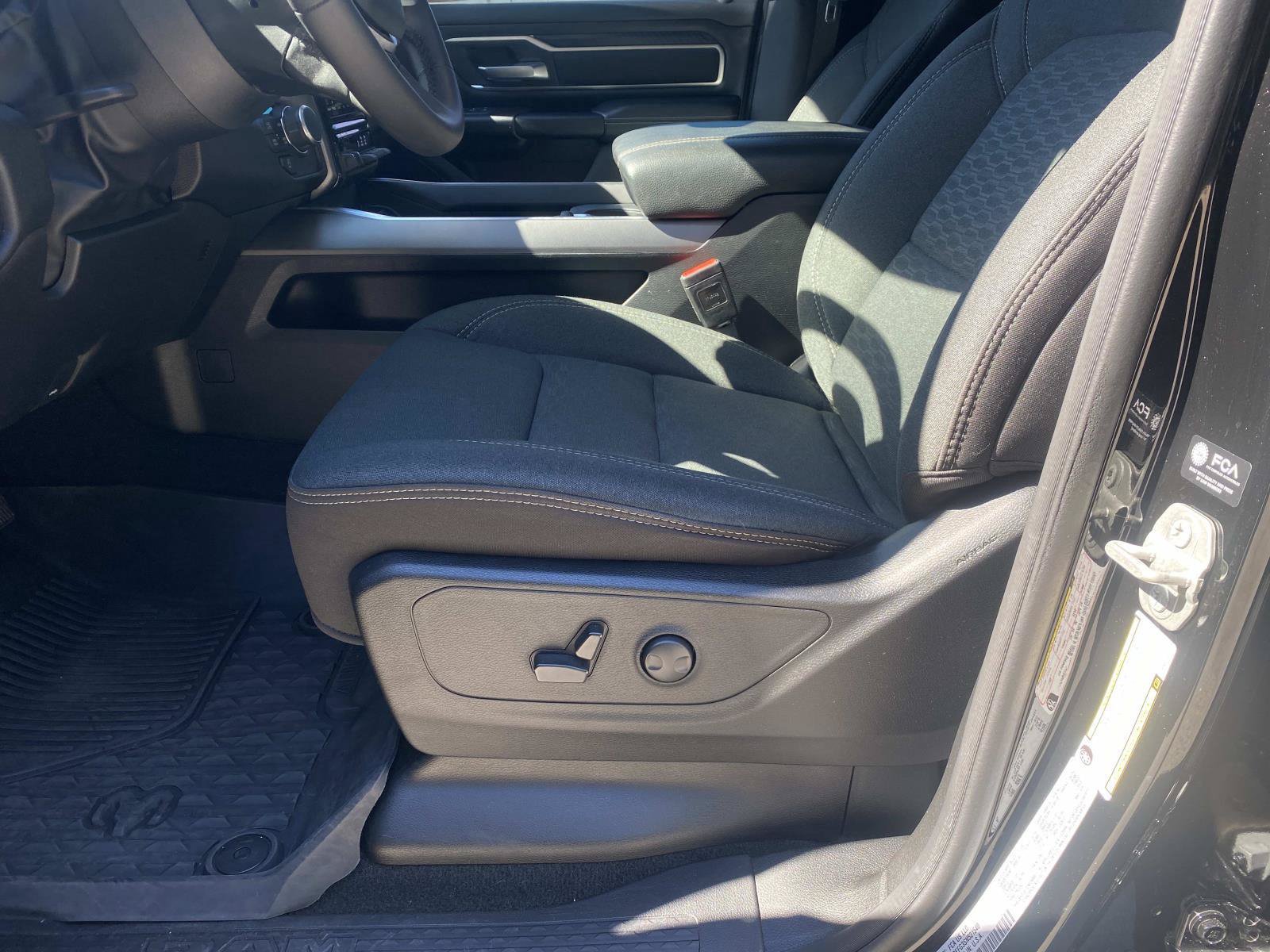 Used 2025 RAM 1500 Big Horn AWD/4WD image 24