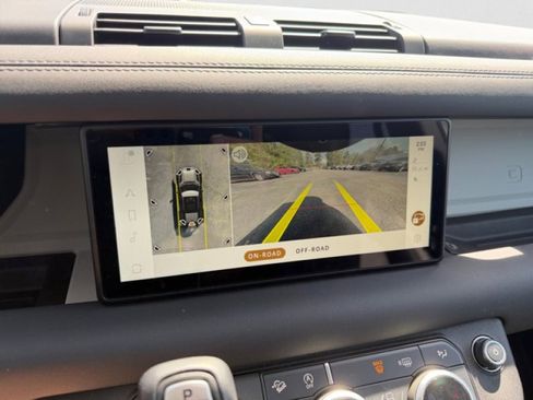 Used 2024 Land Rover Defender 110 S image 17