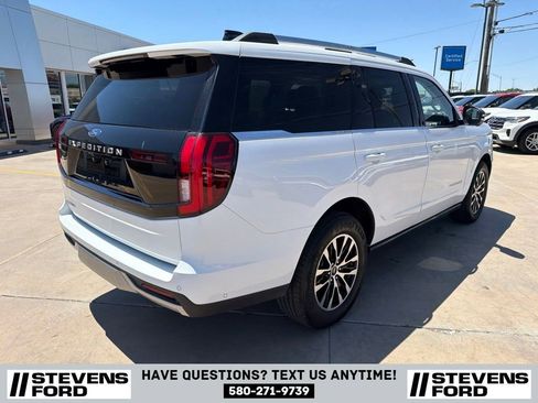 Used 2025 Ford Expedition Platinum AWD/4WD image 3