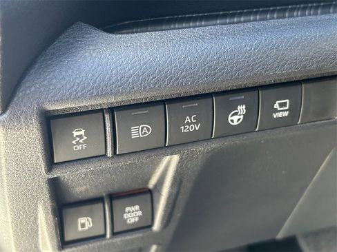 Used 2025 Toyota Sienna Platinum image 35