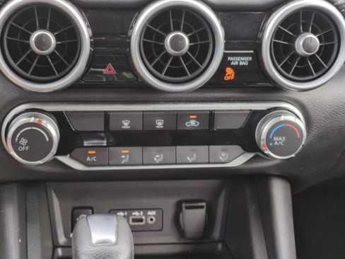 Used 2025 Nissan Sentra SV FWD image 21