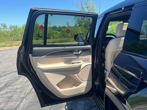 Used 2024 Jeep Grand Cherokee L Limited w/ Luxury Tech Group II AWD/4WD image 35