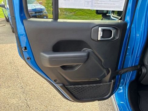 Used 2024 Jeep Wrangler Unlimited Rubicon w/ Technology Group image 21