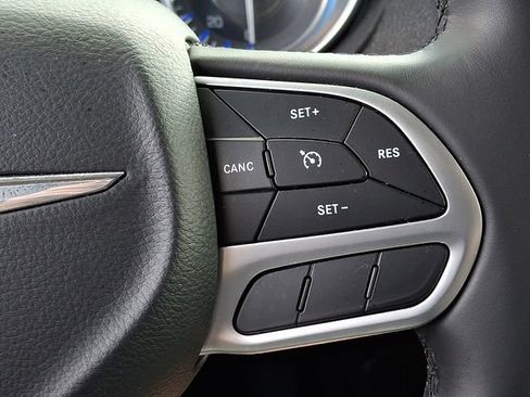 Used 2018 Chrysler 300 Touring RWD image 23