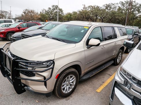 Used 2021 Chevrolet Suburban LS w/ Driver Alert Package image 3