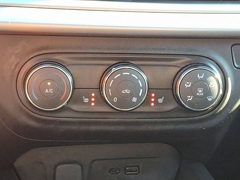 Certified 2024 Chevrolet Trax RS image 16