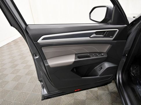 Used 2023 Volkswagen Atlas SEL Premium image 13