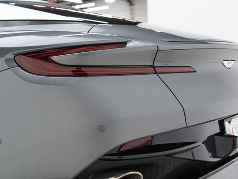 Used 2017 Aston Martin DB11 V12 RWD image 29