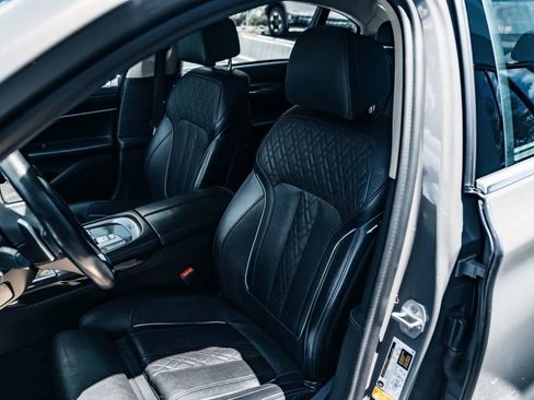 Used 2022 BMW 740i xDrive w/ Premium Package image 12