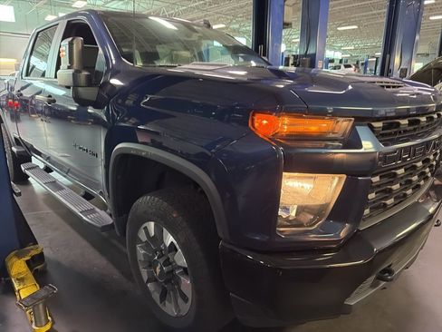 Used 2021 Chevrolet Silverado 2500 Custom w/ Custom Value Package image 2