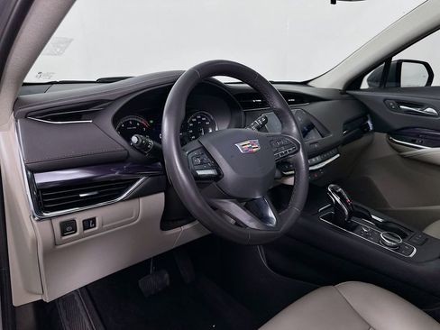 Used 2023 Cadillac XT4 Luxury w/ Driver Awareness Package FWD image 9