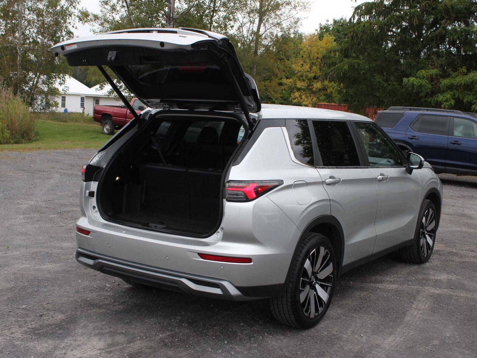 Used 2025 Mitsubishi Outlander SE AWD/4WD image 7