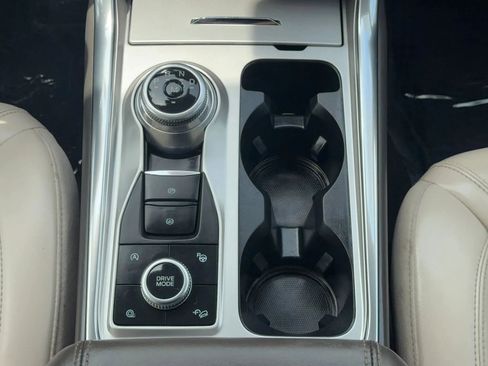Used 2020 Ford Explorer Platinum w/ Premium Technology Package AWD/4WD image 32