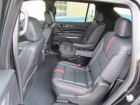 Certified 2024 Chevrolet Traverse RS image 32