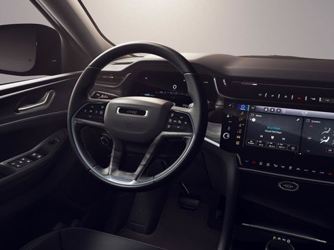 New 2026 Jeep Grand Cherokee Altitude RWD image 9