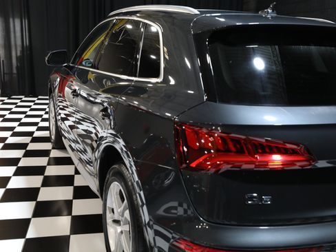 Used 2019 Audi Q5 2.0T Premium w/ Convenience Package AWD/4WD image 23
