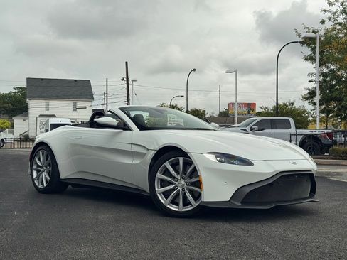 Used 2023 Aston Martin V8 Vantage Roadster image 9