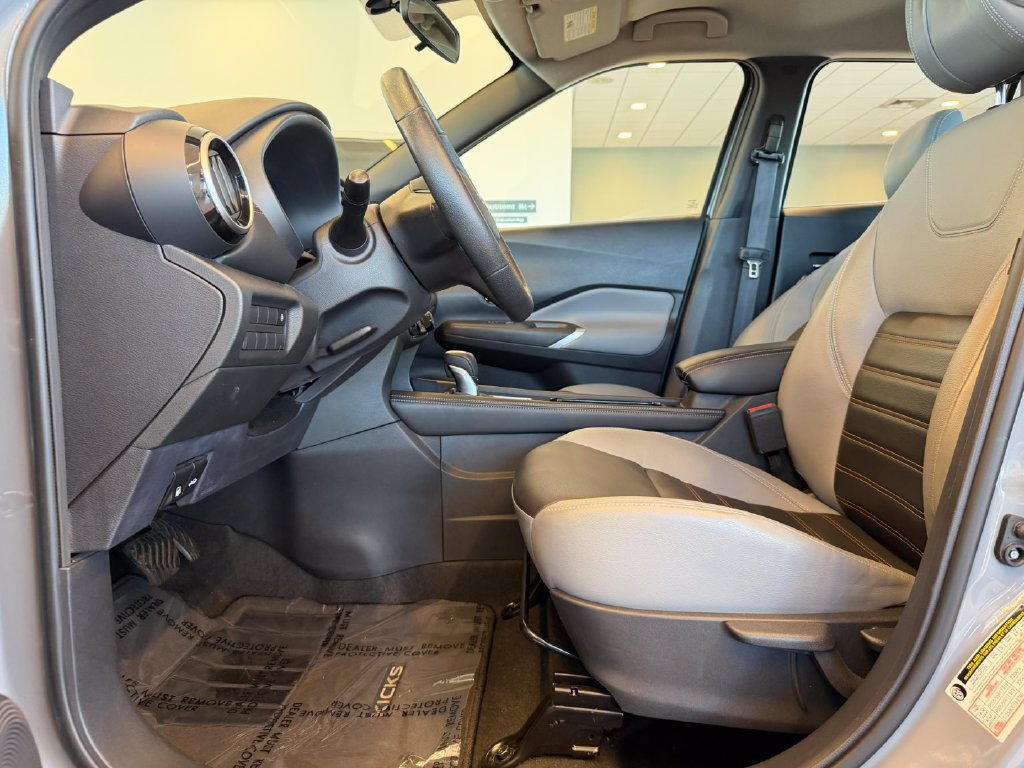 Used 2021 Nissan Kicks SR w/ SR Premium Package FWD image 13