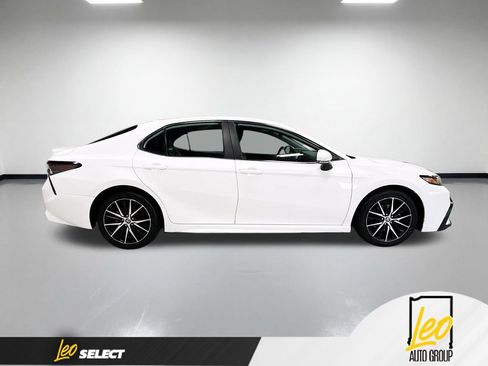 Used 2023 Toyota Camry SE FWD image 6