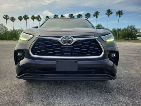 Used 2020 Toyota Highlander Limited FWD image 3