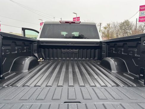 Used 2025 GMC Sierra 2500 AT4 image 16