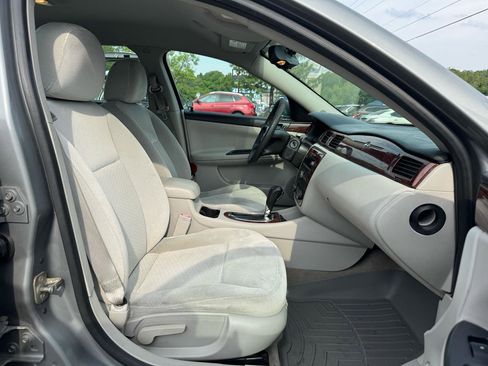 Used 2009 Chevrolet Impala LS FWD image 14